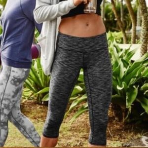 NWOT Athleta Chaturanga Criss Cross Capri Leggings